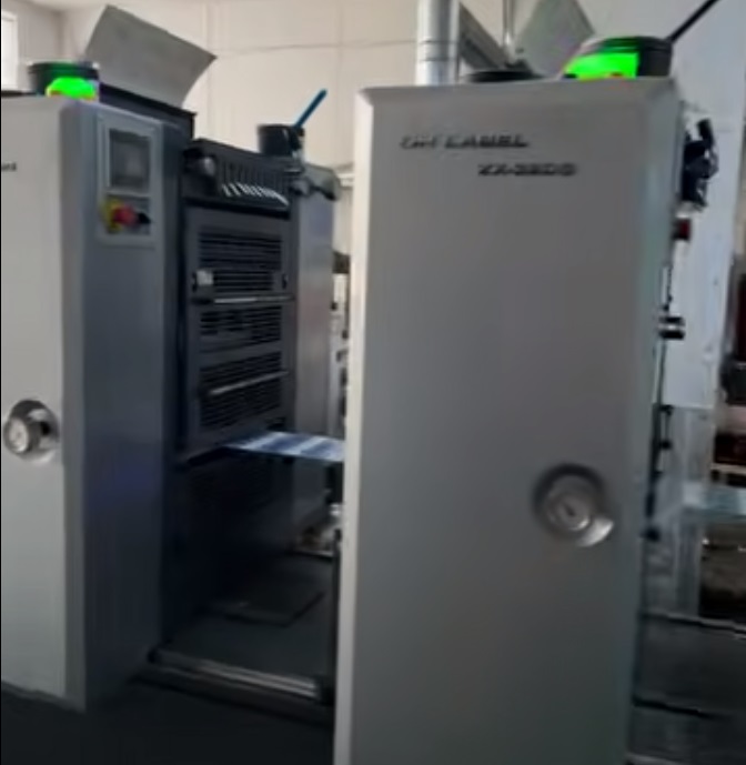 Xinsen Packaging treibt die standardisierte Produktion von PS-Platten-Selbstklebeetiketten voran und ermöglicht die Aufwertung von Markenverpackungen durch schlanke Fertigung
