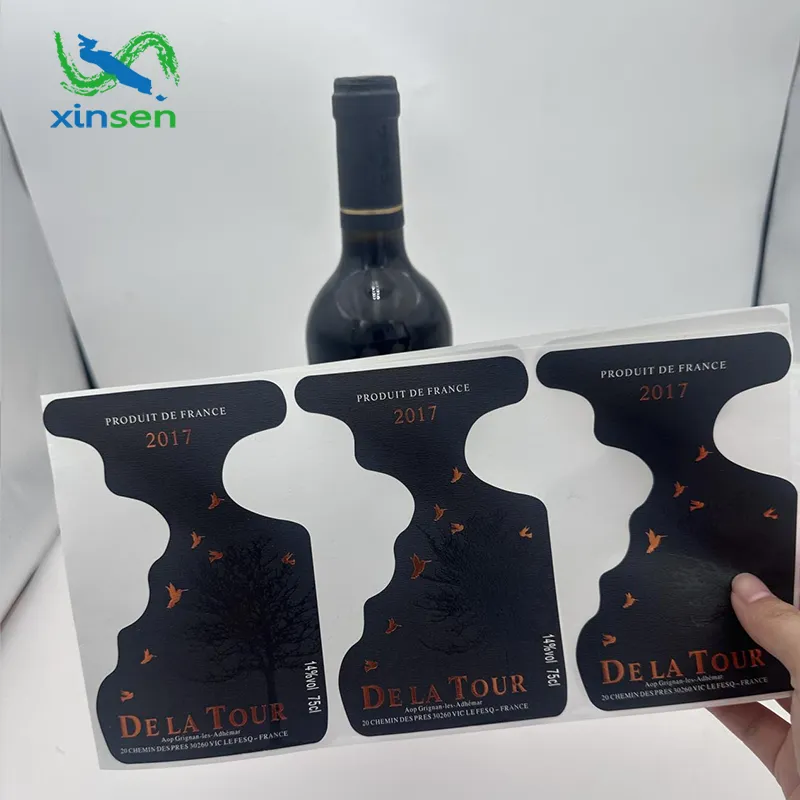 Weinflaschenetiketten aus Papier